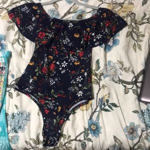 Im selling a jumpsuit for $10